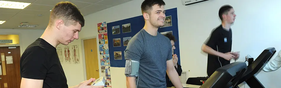 Students in the gym studying an extended diploma in Sport
